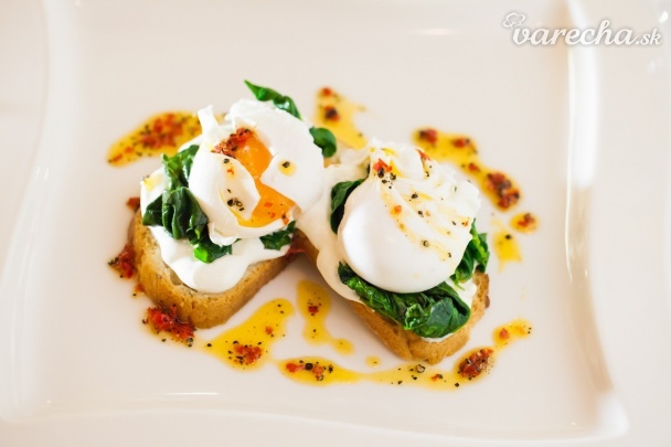 Pikantné hrianky s vajíčkom a so špenátom