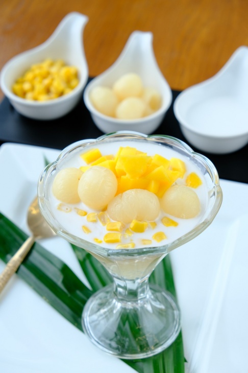 Tapiokový dezert s longanom a mangom