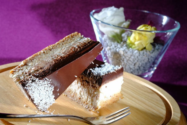 Kokosovo-orechová raw torta s čokoládou 