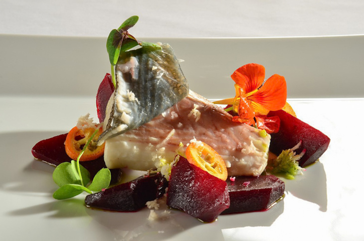 Varená ryba s pečenou cviklou