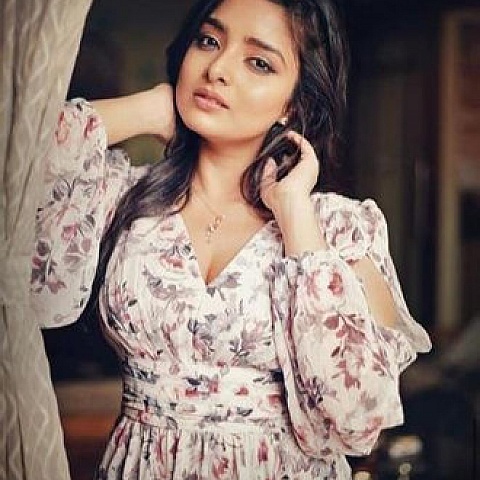 anushka1