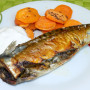 Ryba pečená s batatmi s chrenovým jogurtom (fotorecept)
