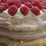 Pavlovovej torta s mascarpone a malinami (fotorecept)