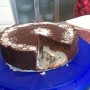 Čokoládová torta s kokosovými bodkami