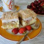 Jemný rebarborovo-jahodový koláč s tvarohom a so snehovou čiapočkou (fotorecept)