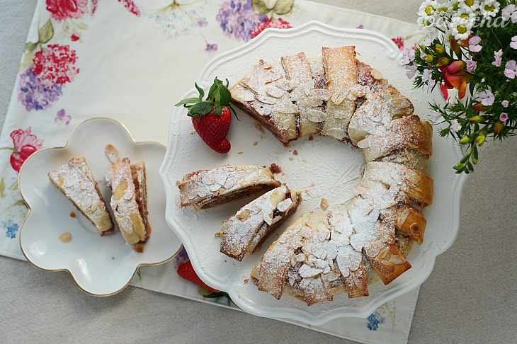 Orechovo-lekvárový veniec z cesta na pizzu