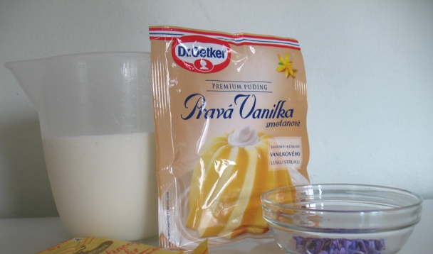 Levanduľovo-vanilková veža s omáčkou z bielej čokolády (fotorecept) - obrázok 1