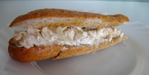 Bagetka s grilovaným baklažánom, sušenými paradajkami a kozím syrom - obrázok 2