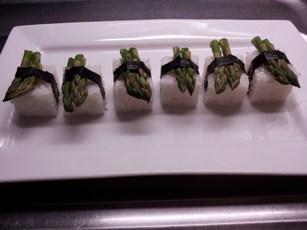 Sushi so zelenou baby šparglou - obrázok 2