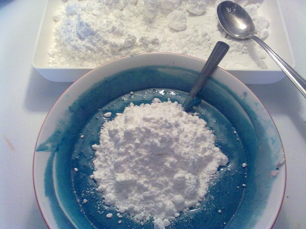 Marshmallow fondán na poťahovanie tort - falošný marcipán (fotorecept) - obrázok 5