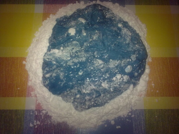 Marshmallow fondán na poťahovanie tort - falošný marcipán (fotorecept) - obrázok 6