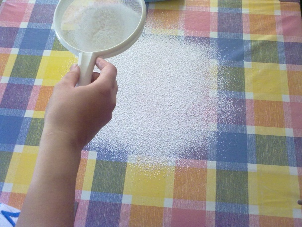 Marshmallow fondán na poťahovanie tort - falošný marcipán (fotorecept) - obrázok 10
