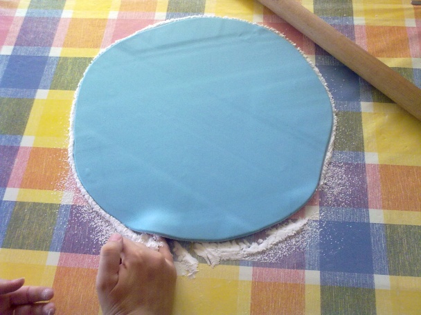 Marshmallow fondán na poťahovanie tort - falošný marcipán (fotorecept) - obrázok 12