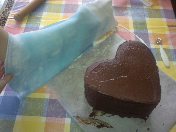 Marshmallow fondán na poťahovanie tort - falošný marcipán (fotorecept) - obrázok 14