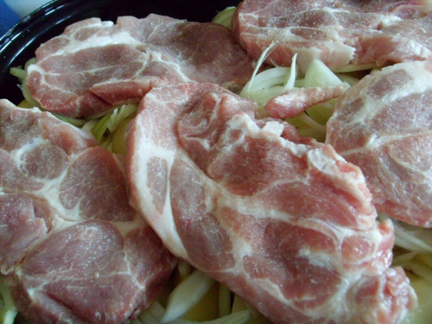 Krkovica v koberčeku so sviežou prílohou (fotorecept) - obrázok 5