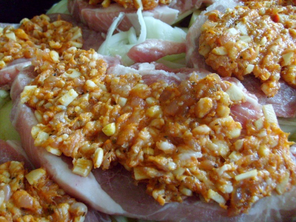 Krkovica v koberčeku so sviežou prílohou (fotorecept) - obrázok 6