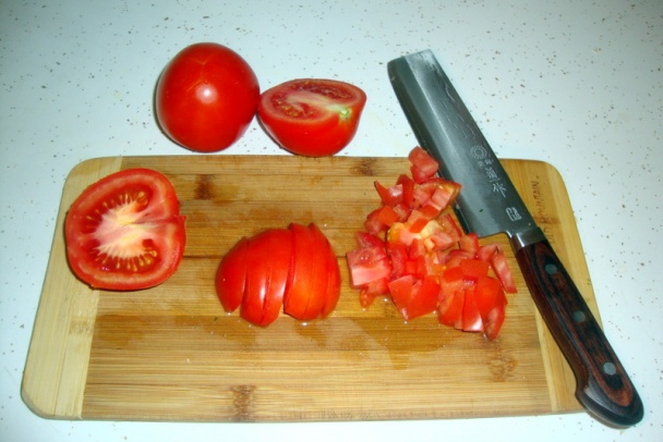 Letný paradajkový šalát s mušličkami a vyprážaným karfiolom (fotorecept) - obrázok 2