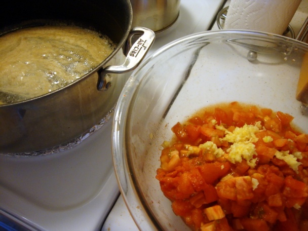 Jemná polievka z lúpaných paradajok s cuketami (fotorecept) - obrázok 3