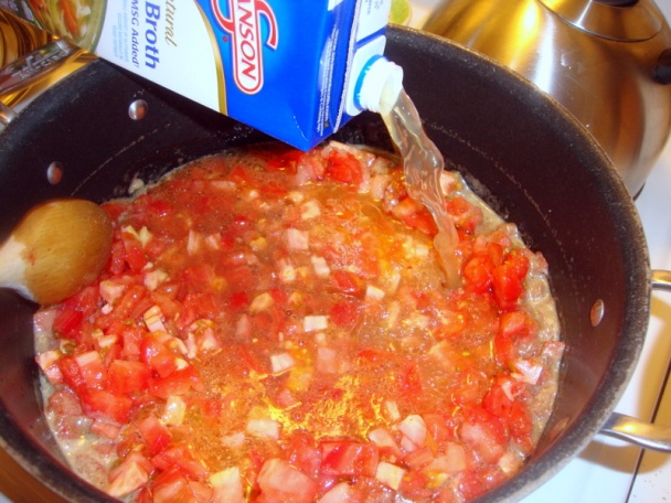 Jemná polievka z lúpaných paradajok s cuketami (fotorecept) - obrázok 4