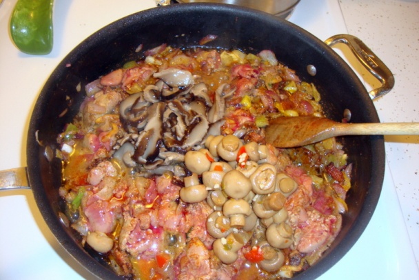 Kuracia pečeň s jadrovníkmi paprík a hubami (fotorecept) - obrázok 4