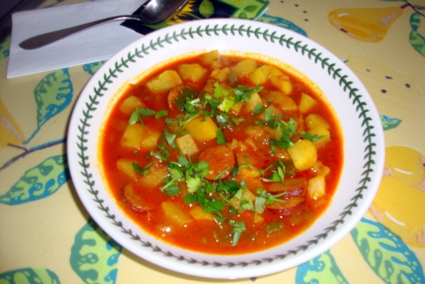 Zemiakový paprikáš s púchovskou klobásou (fotorecept) - obrázok 6