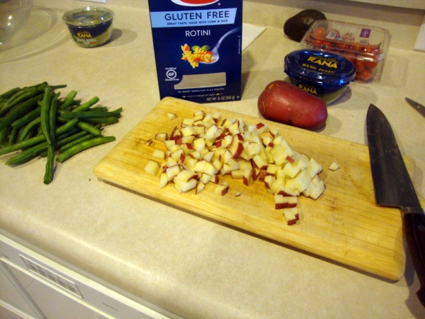 Cestovinový teplý šalát s bazalkovým pestom (fotorecept) - obrázok 1