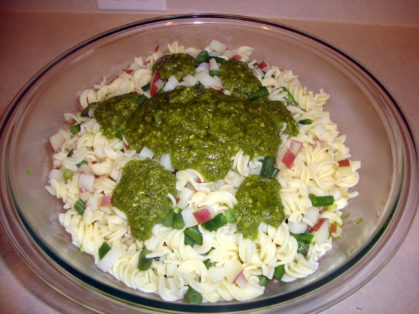 Cestovinový teplý šalát s bazalkovým pestom (fotorecept) - obrázok 4