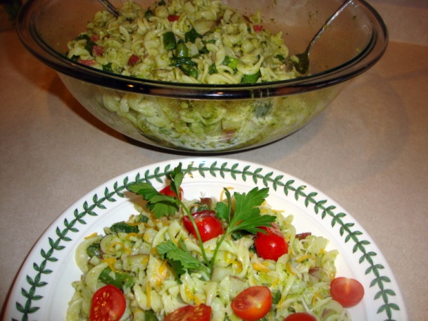 Cestovinový teplý šalát s bazalkovým pestom (fotorecept) - obrázok 6