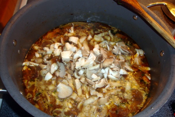 Zemiaková polievka s hubami a bravčovinou (fotorecept) - obrázok 13