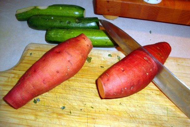 Teplý šalát z lacinato kelu so sladkými zemiakami (fotorecept) - obrázok 3