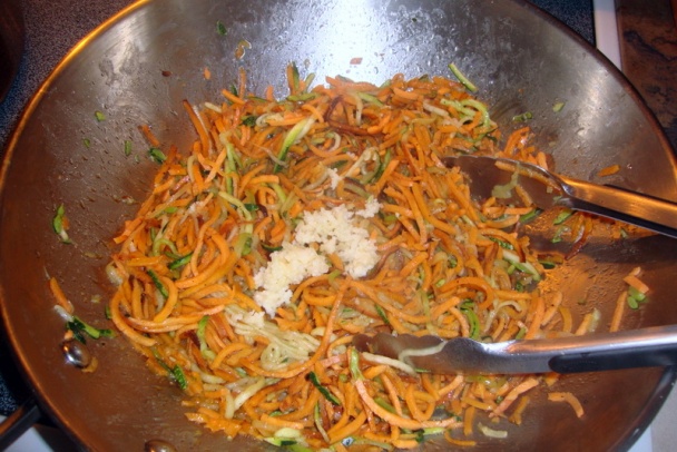 Paprikáš z kuracích pŕs s cuketkami a hubami (fotorecept) - obrázok 12