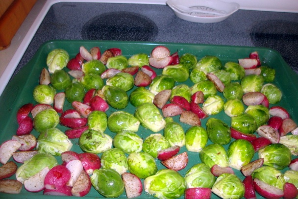 Losos a restovaný ružičkový kel s reďkovkami (fotorecept) - obrázok 3