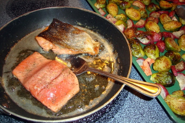 Losos a restovaný ružičkový kel s reďkovkami (fotorecept) - obrázok 5