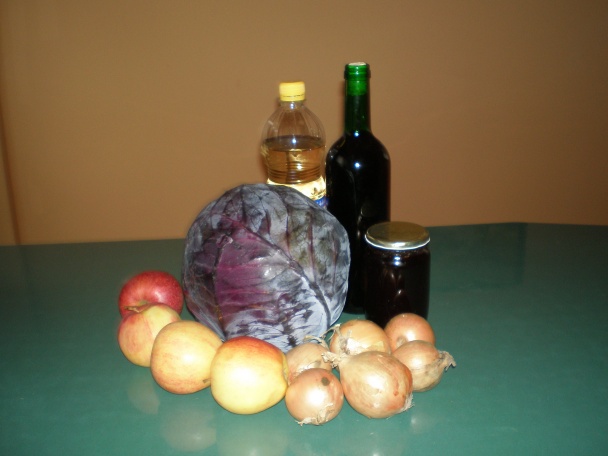 Dusená červená kapusta s jablkami - obrázok 1