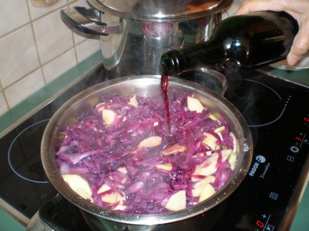 Dusená červená kapusta s jablkami - obrázok 4