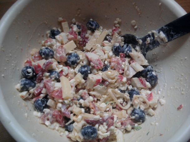 Šalát - krab, syr, olivy - obrázok 1