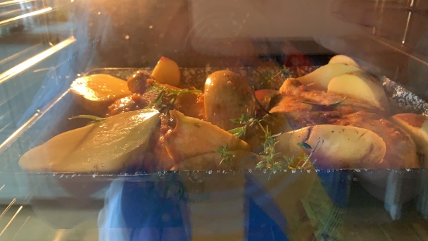 Pečené kuracie stehná so zemiakmi (fotorecept) - obrázok 3