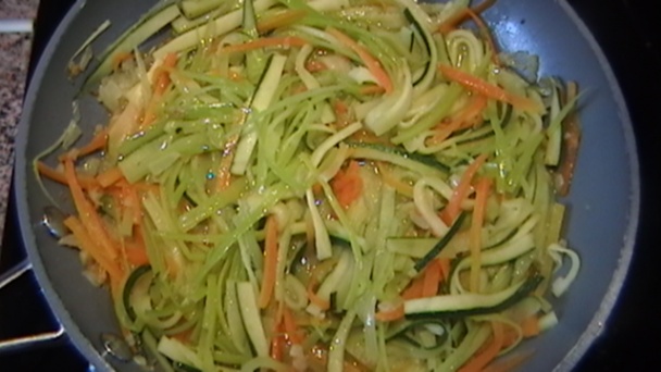 Špecle s cuketou, pórom a mrkvičkou (fotorecept) - obrázok 3