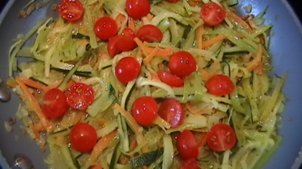 Špecle s cuketou, pórom a mrkvičkou (fotorecept) - obrázok 4