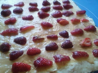 Maľovaná roláda s jahodami ( fotorecept ) - obrázok 13