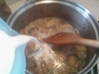 Diviačie závitky s omáčkou zo šampiňónov ( fotorecept ) - obrázok 7