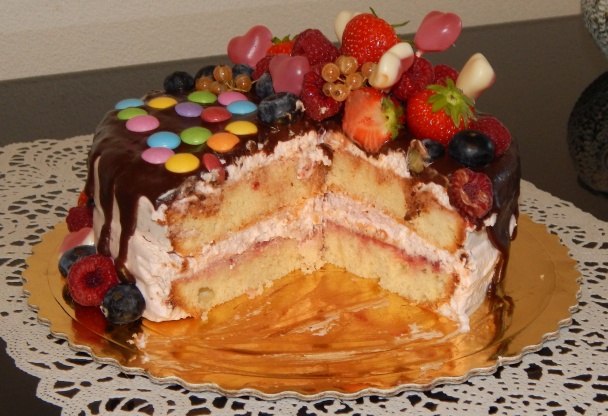 Torta s jahodovou penou a ovocím - obrázok 7