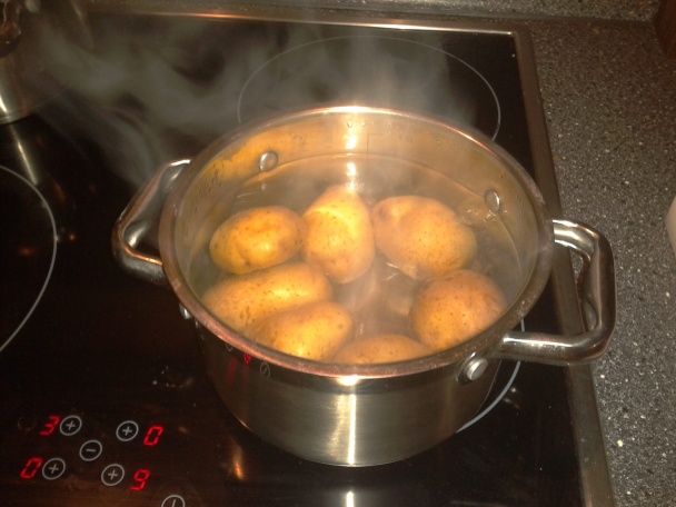 Pomaly pečená kačka s kapustou na červenom víne a karamele so zemiakovými lokšami (fotorecept) - obrázok 8