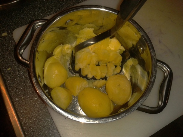 Pomaly pečená kačka s kapustou na červenom víne a karamele so zemiakovými lokšami (fotorecept) - obrázok 9