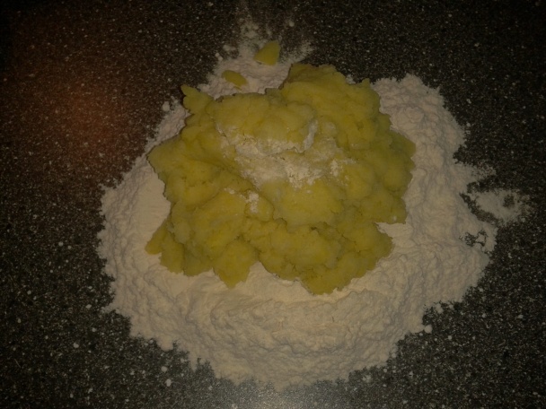 Pomaly pečená kačka s kapustou na červenom víne a karamele so zemiakovými lokšami (fotorecept) - obrázok 11