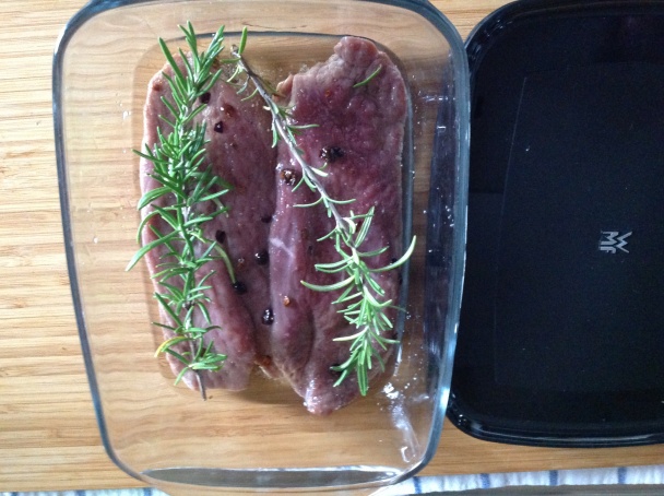 Srnčie rezne s tekvicovými nočkami a hríbovou omáčkou (fotorecept) - obrázok 3
