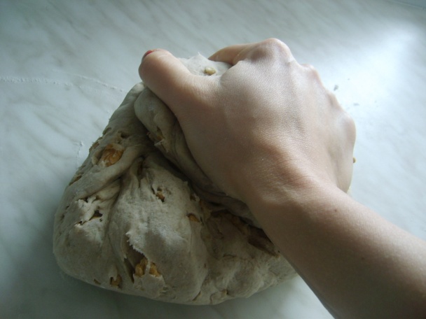 Chlieb s vlašskými orechmi (fotopostup) - obrázok 2