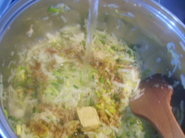 Pórovo-kalerábová polievka (fotorecept) - obrázok 3