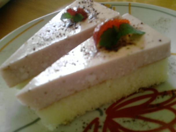 Jahodovo - smotanový koláč  - obrázok 1