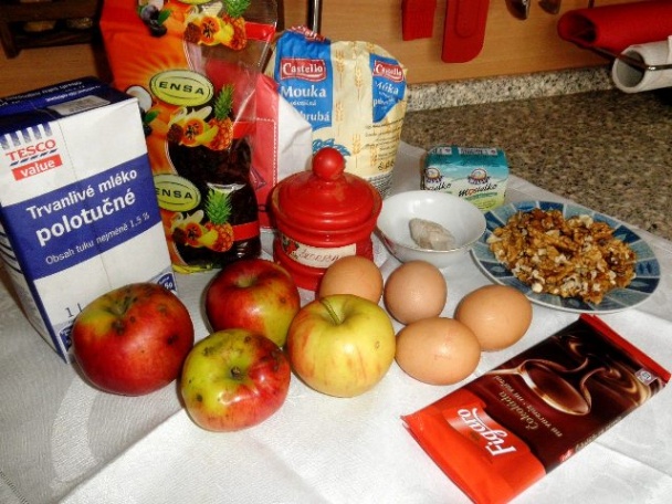 Jablčník s orechami a čokoládou (fotorecept) - obrázok 1